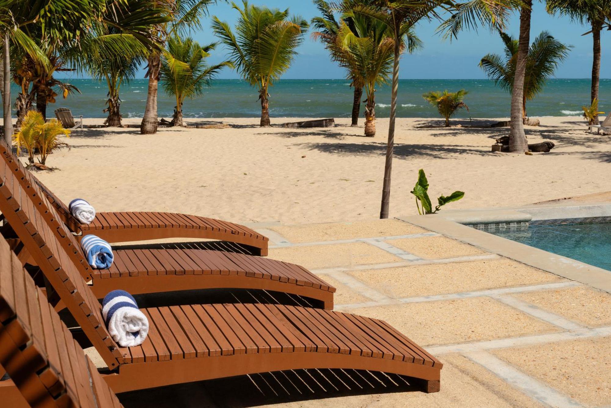 Sandy Feet Beach Resort Placencia Bagian luar foto