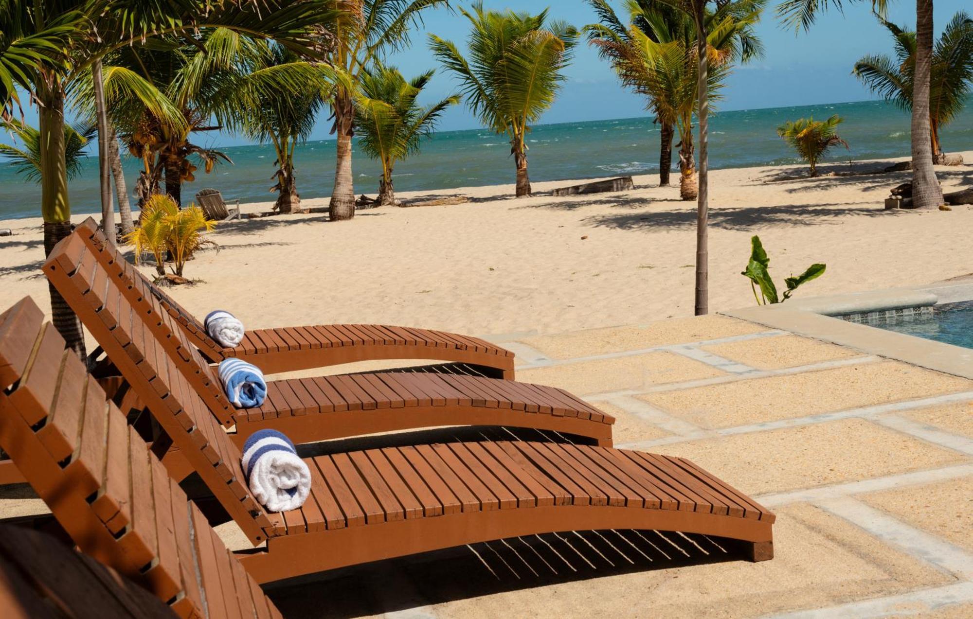 Sandy Feet Beach Resort Placencia Bagian luar foto