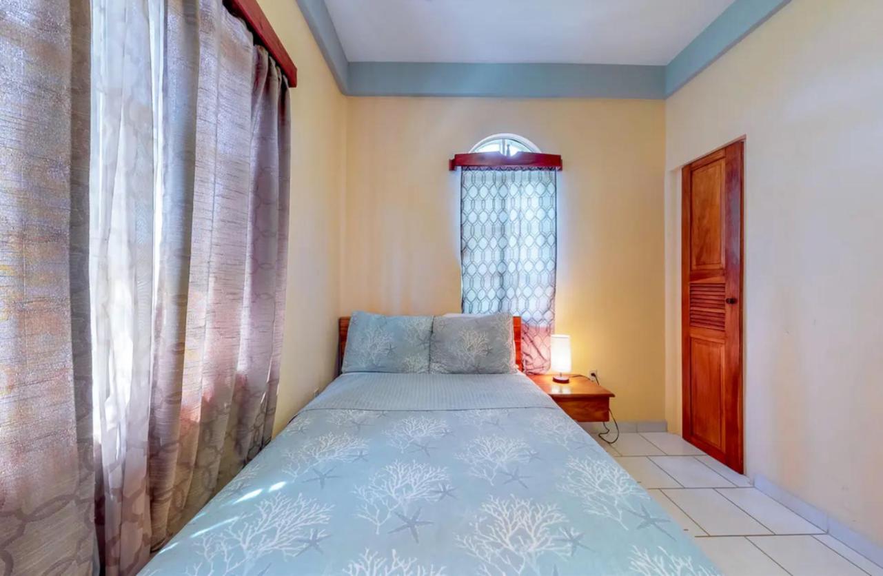 Sandy Feet Beach Resort Placencia Bagian luar foto