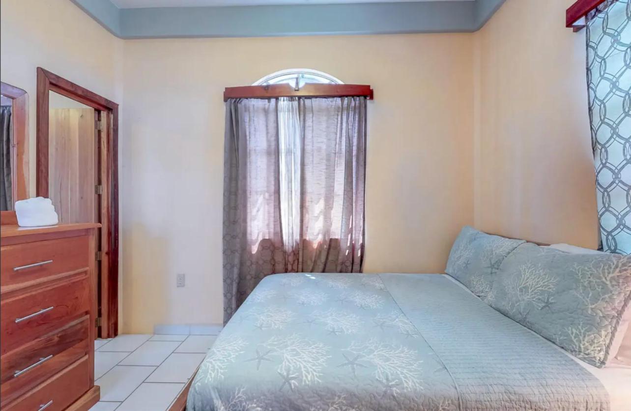 Sandy Feet Beach Resort Placencia Bagian luar foto