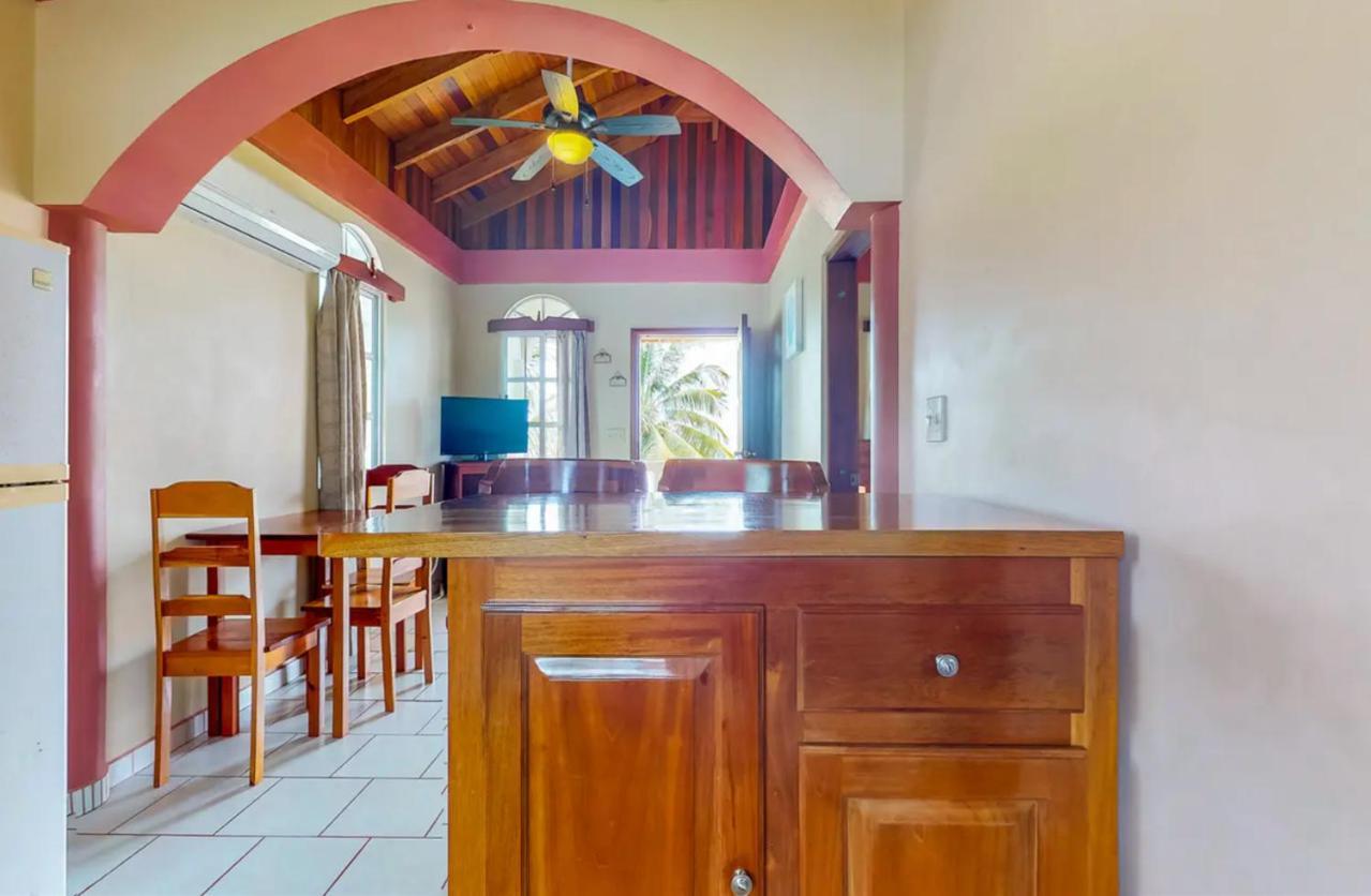 Sandy Feet Beach Resort Placencia Bagian luar foto